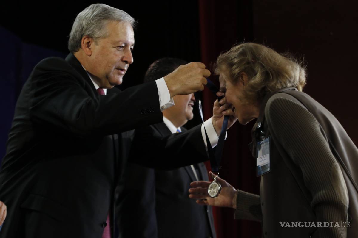 $!Reconoce UAdeC mérito y trayectoria universitaria; entrega las medallas “Juan Antonio de la Fuente” y “Miguel Ramos Arizpe”