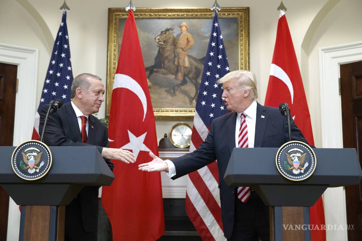 Caso Flynn pone contra las cuerdas a Donald Trump