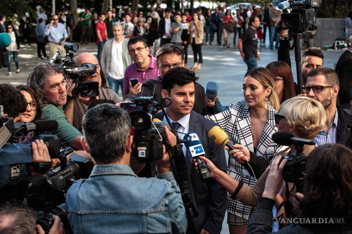 $!¡Uff!, suspenden juicio sobre supuesta paternidad de Julio Iglesias