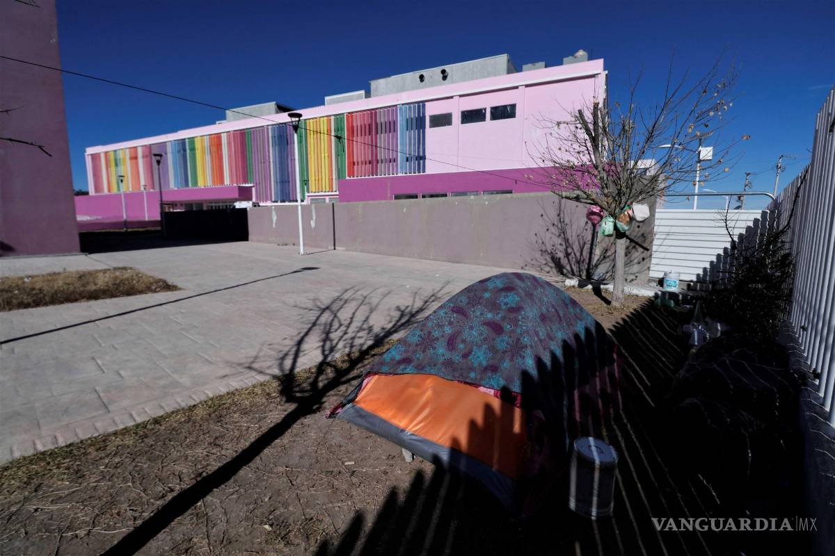 Abre albergue del Materno Infantil en Saltillo con poco espacio para recibir a madres foráneas; familias prefieren acampar