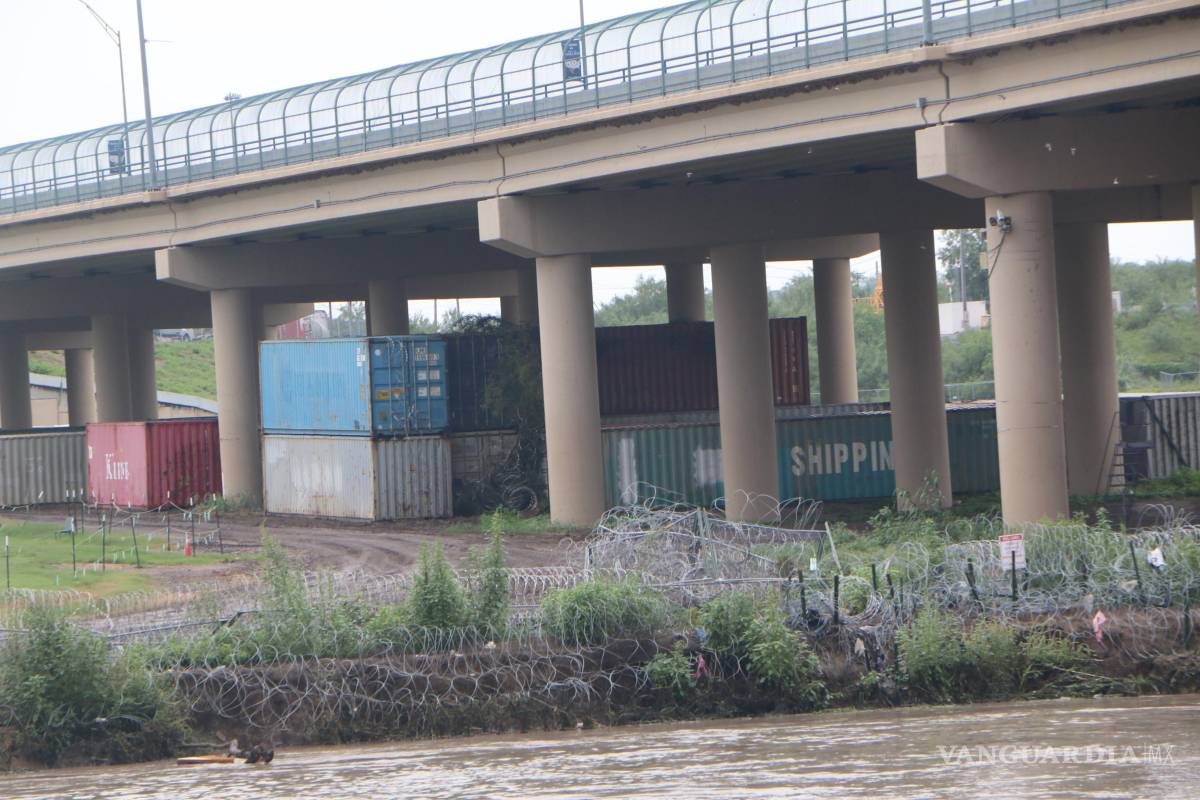 Previenen desastre por lluvias ante crecida del Bravo y retiran barreras en Eagle Pass