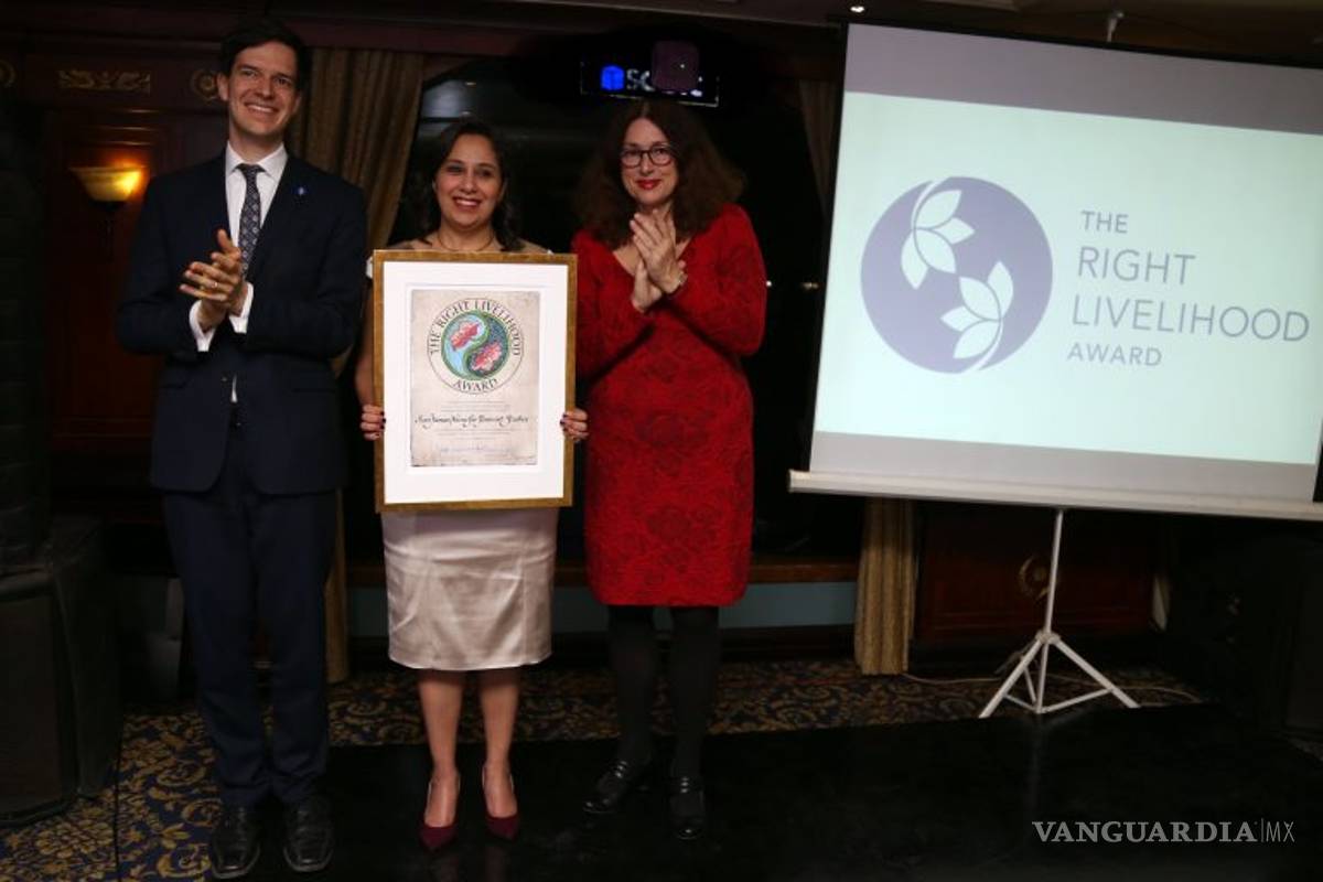 Entregan el Nobel Alternativo a egipcia a la que impidieron viajar