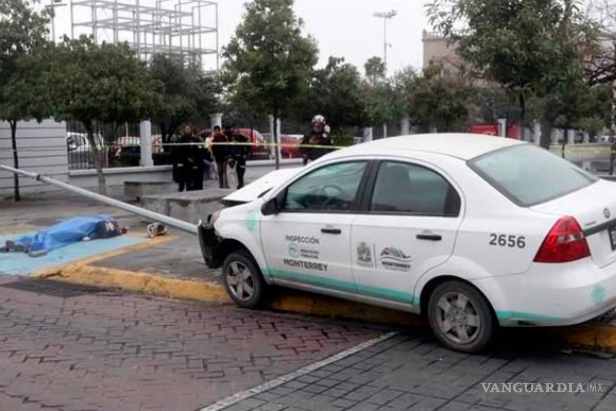 Le cayó la muerte cuando esperaba cruzar la calle junto a su novia