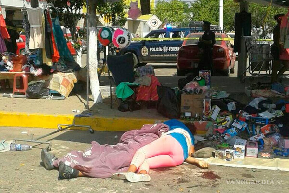 $!Comando armado ataca tianguis en Acapulco; 6 muertos