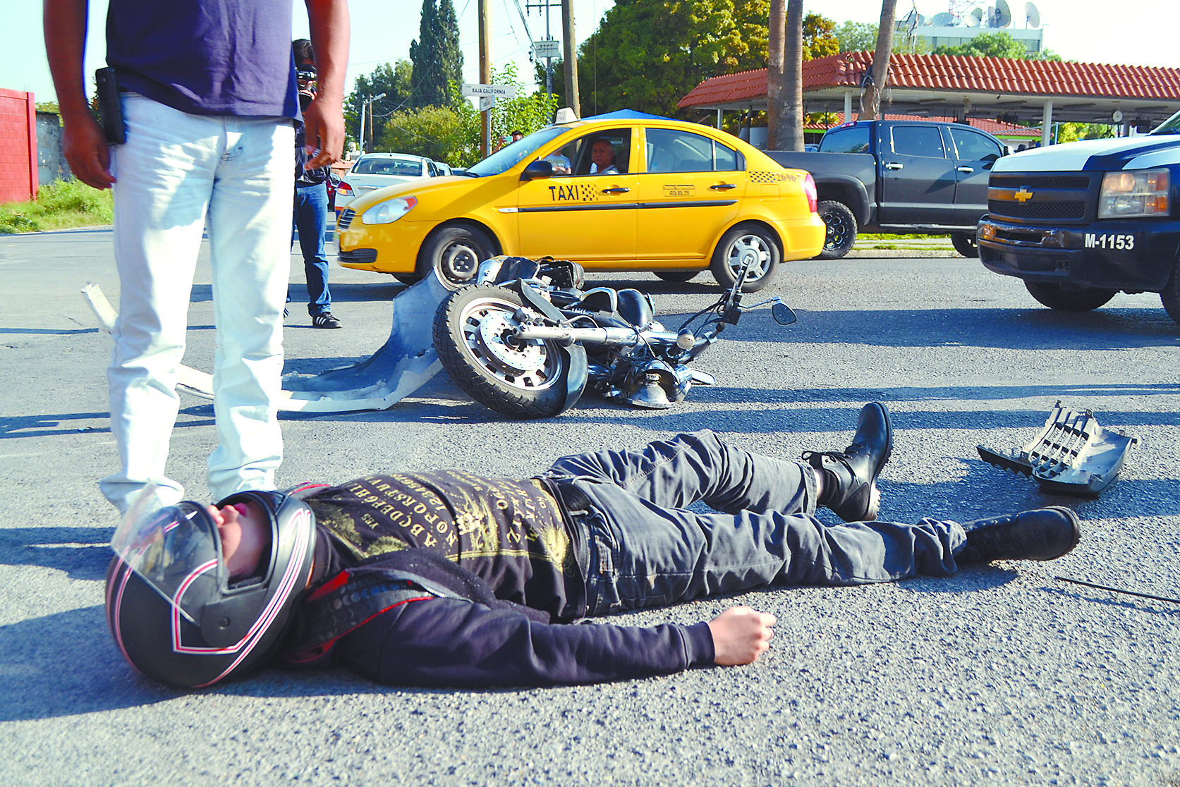 $!Conductora impacta a estudiante de Químicas en Saltillo que iba a bordo de su motocicleta