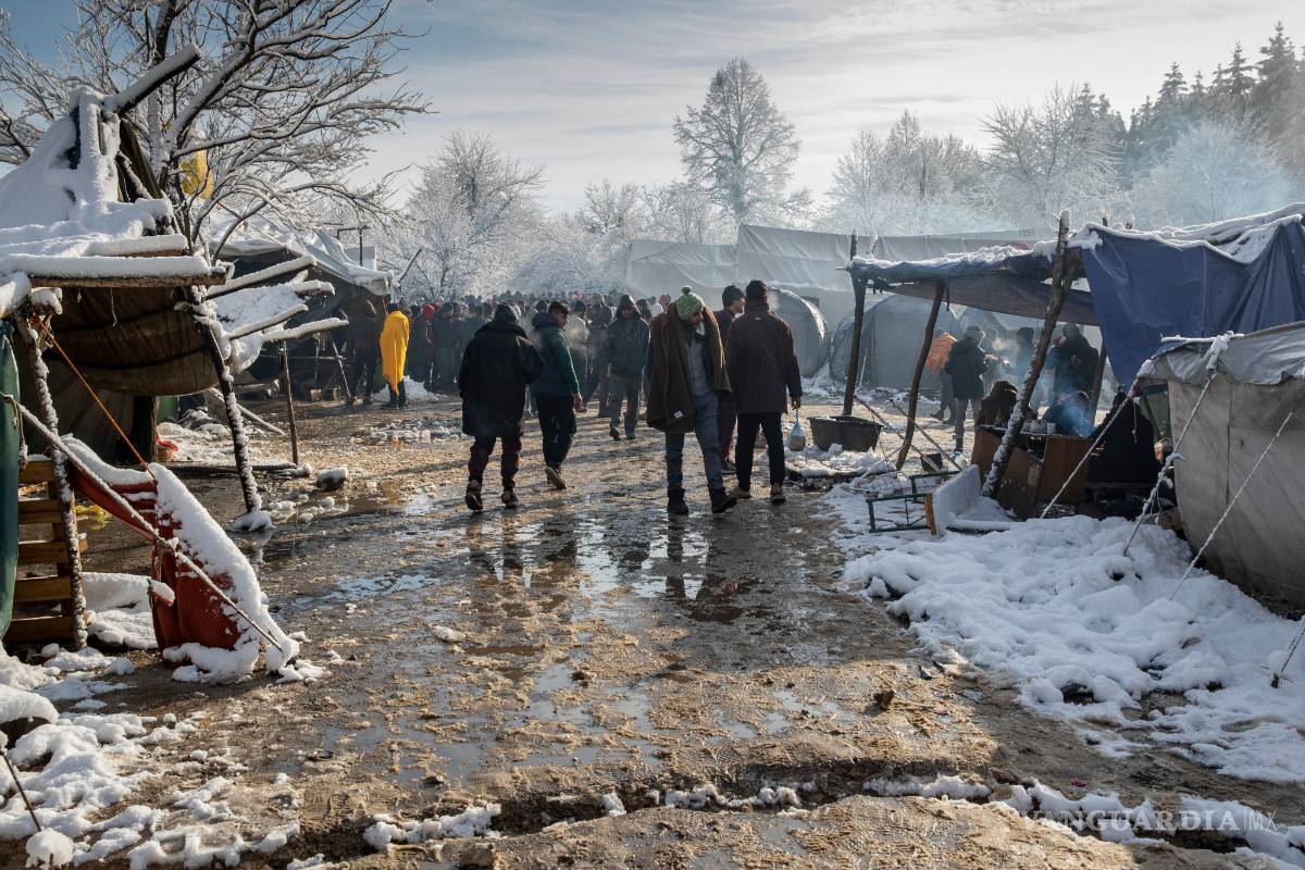 $!Piden autoridades europeas cerrar campo migrante por malas condiciones