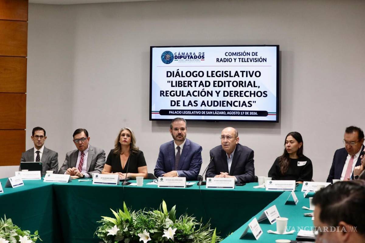 $!El diputado federal participó en un foro sobre libertad editorial, regulación y derechos de las audiencias.