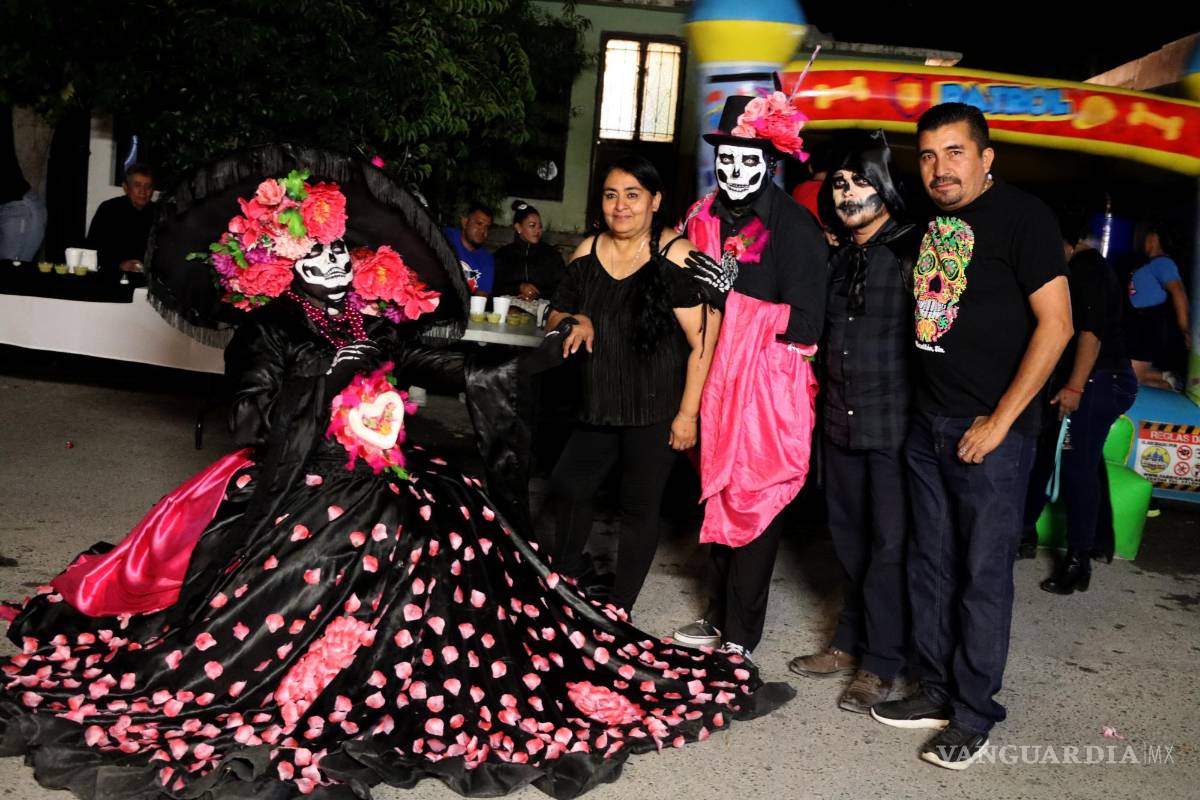$!Gloria Ganem y José Malacara recibieron a los creyentes para festejar a su “Blanquita”.