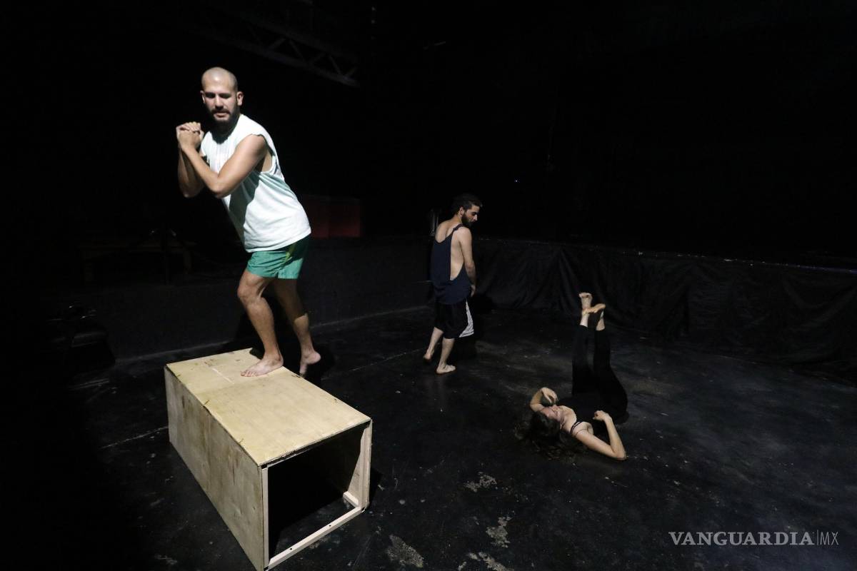 $!Said Ampudia y el resto del elenco en el ensayo de la obra Crave.
