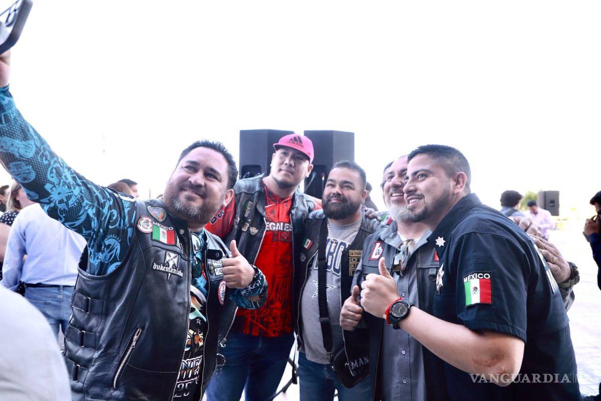 $!Motociclistas agradecen el curso que les permitió adquirir conocimientos y equipo de protección.