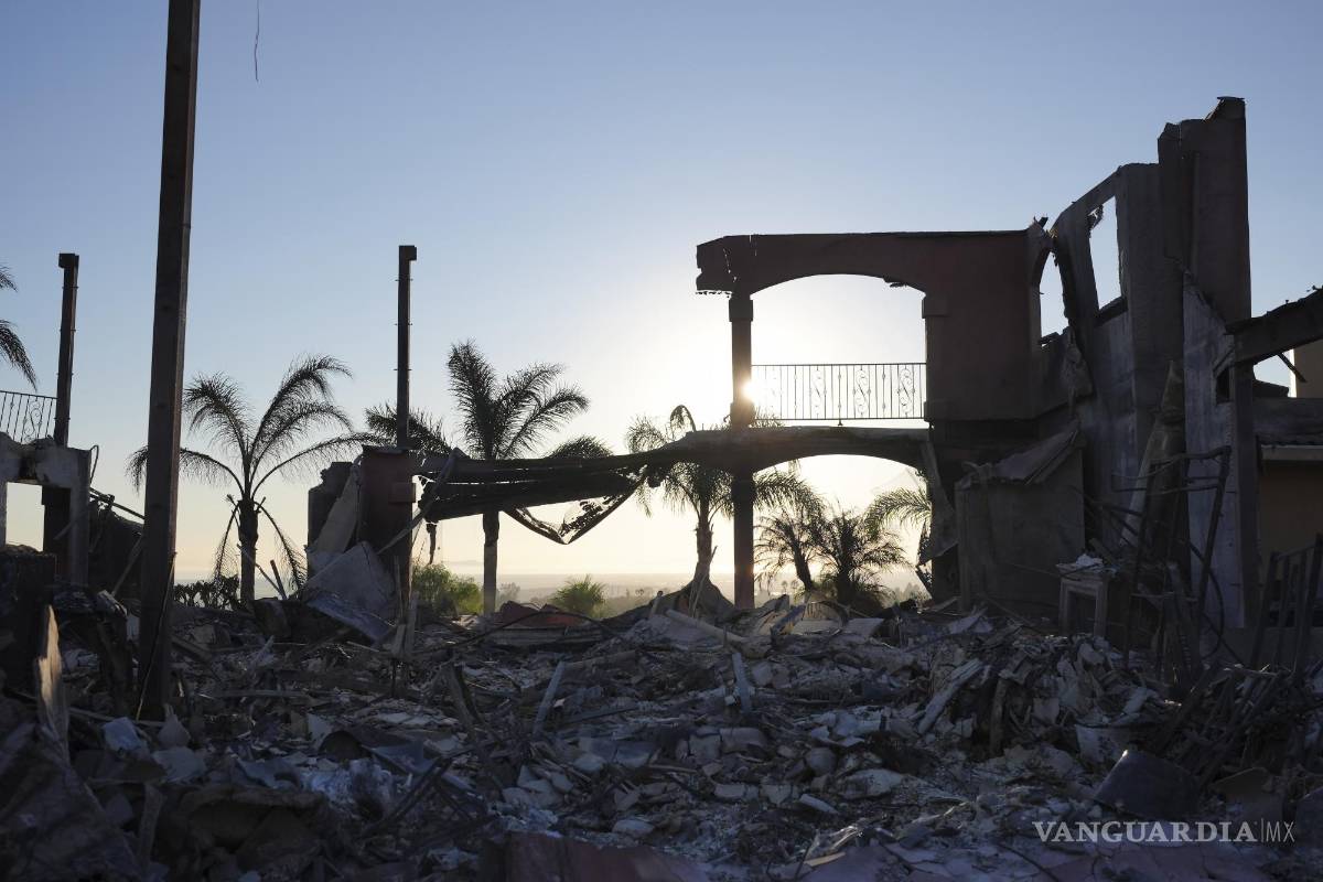 10 mil personas reciben la orden de evacuar por un incendio forestal que ha destruido 132 estructuras en California