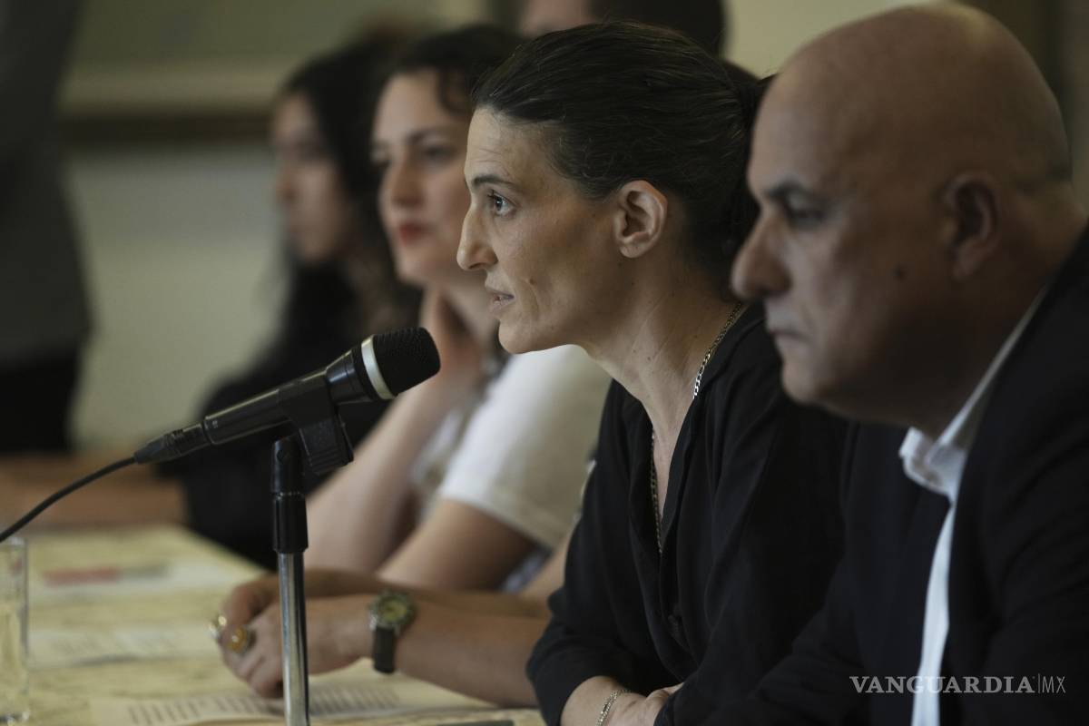 $!Yuli Novak, director ejecutivo de B’Tselem habla en una conferencia de prensa para la presentación del informe “Nuestro Genocidio”.