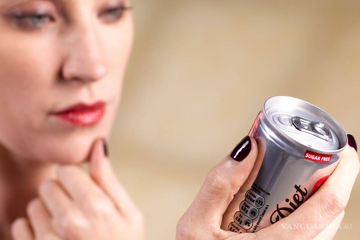 Beber refrescos 'de dieta' aumenta riesgo de sufrir embolia o demencia