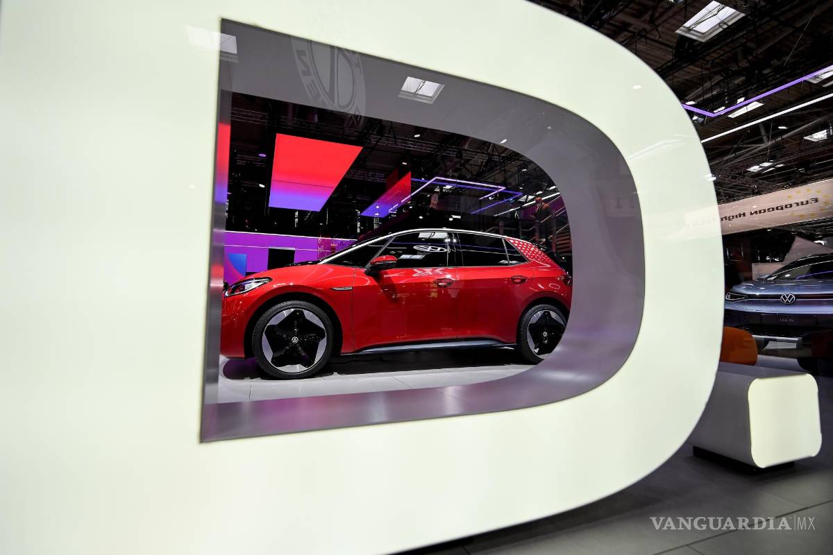 $!El Volkswagen VW ID.3 en exhibición en el Salón Internacional del Automóvil IAA en Munich, Alemania. EFE/EPA/Sascha Stenbach