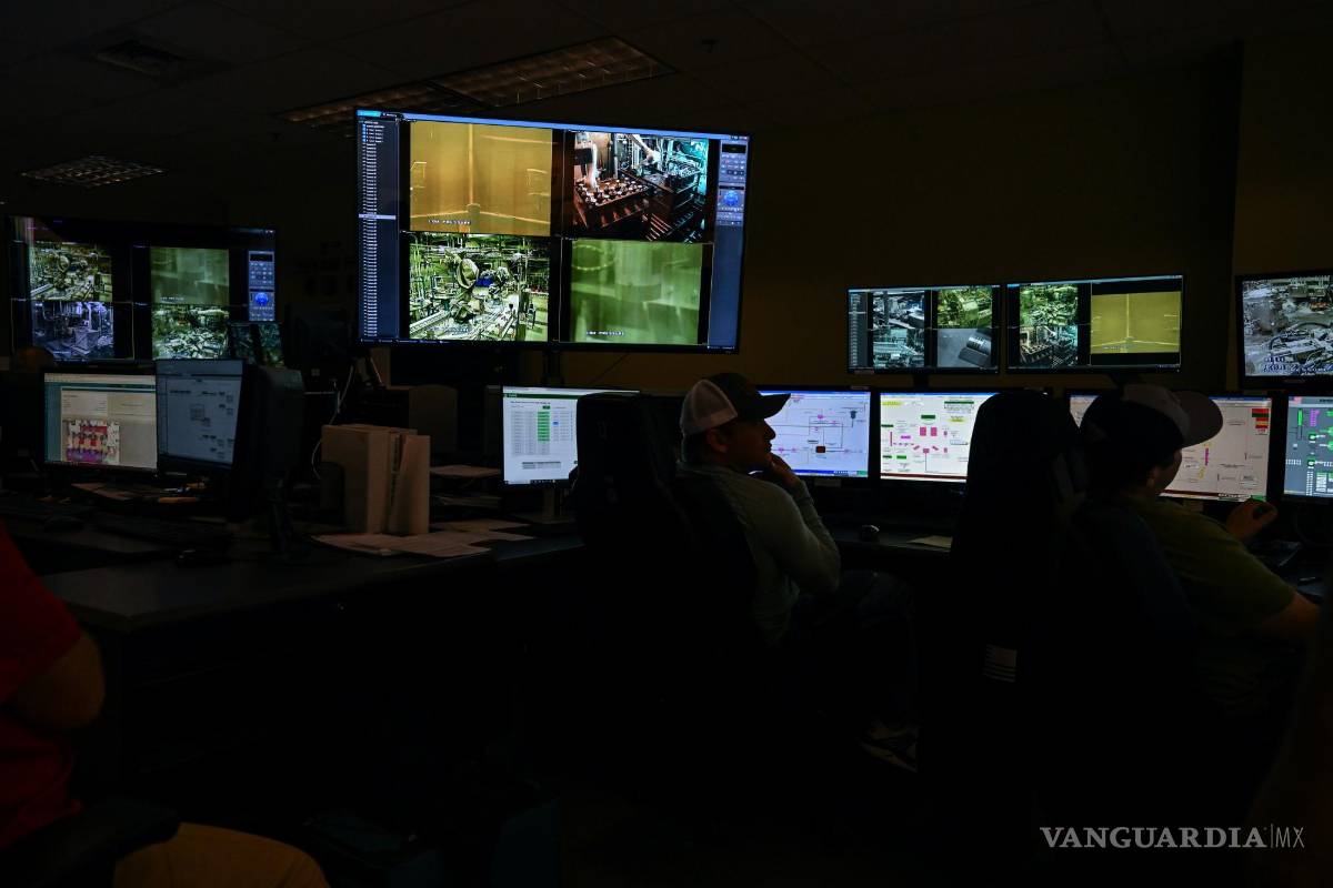 $!Las armas químicas se examinan en el Blue Grass Army Depot en Richmond, Kentucky.