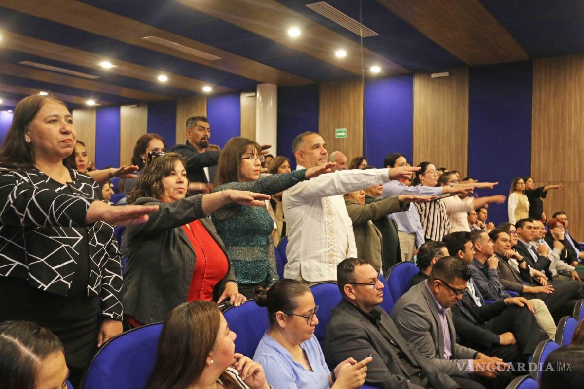 $!“Quienes reciben la medalla representan el perfil de liderazgo académico de la UAdeC”, dijo el rector a los galardonados.