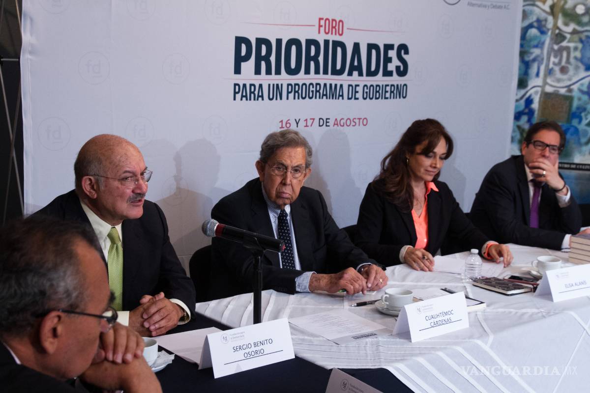Empresarios y Cuauhtémoc Cárdenas debaten plan hacia el 2018