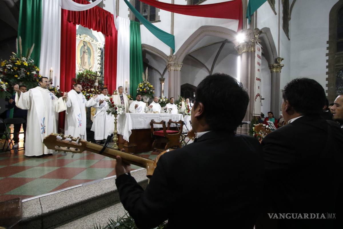 Celebran creyentes a la Virgen de Guadalupe en el Santuario de Saltillo