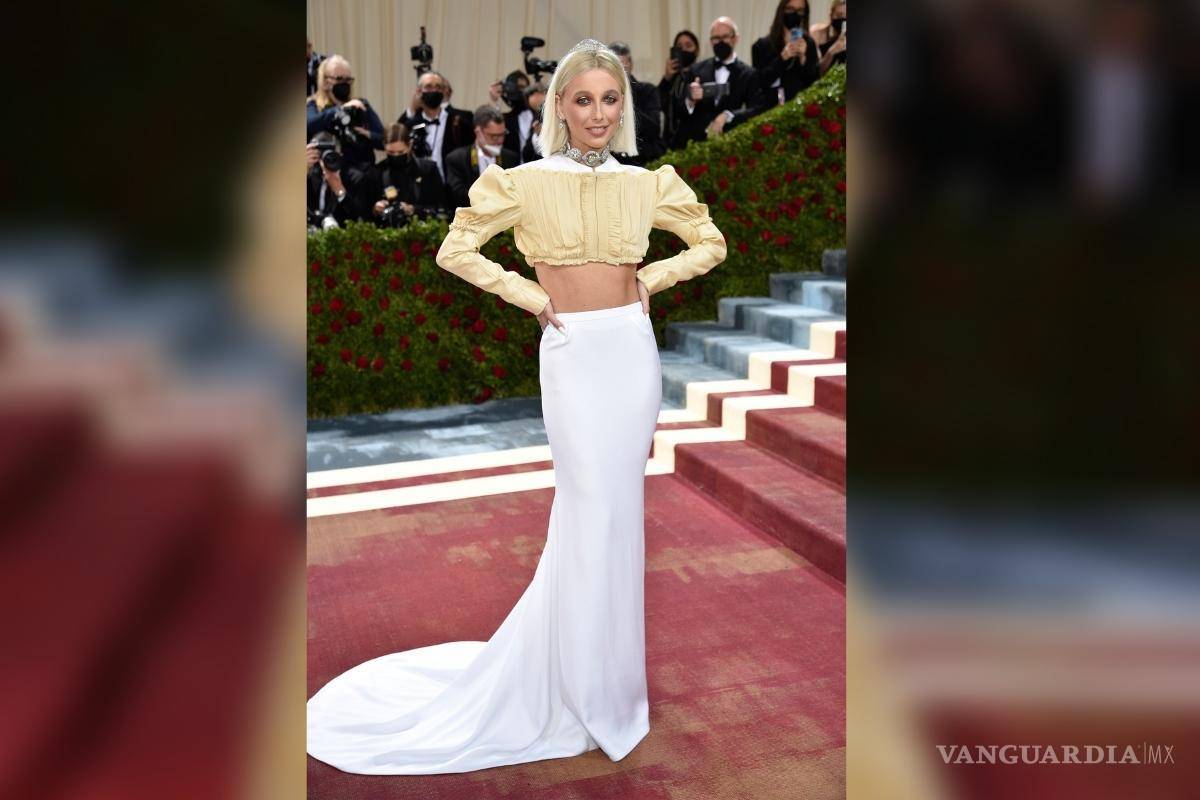 $!La YouTuber Emma Chamberlain istió un diseño de Louis Vuitton.