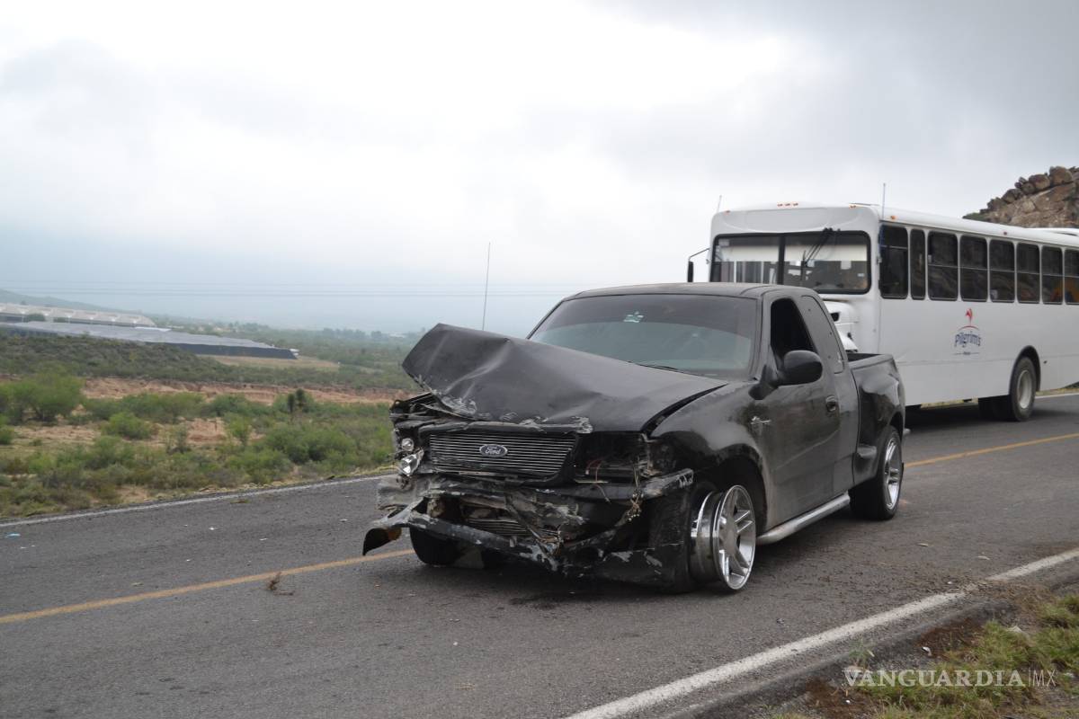 Impacta talud por esquivar unas vacas