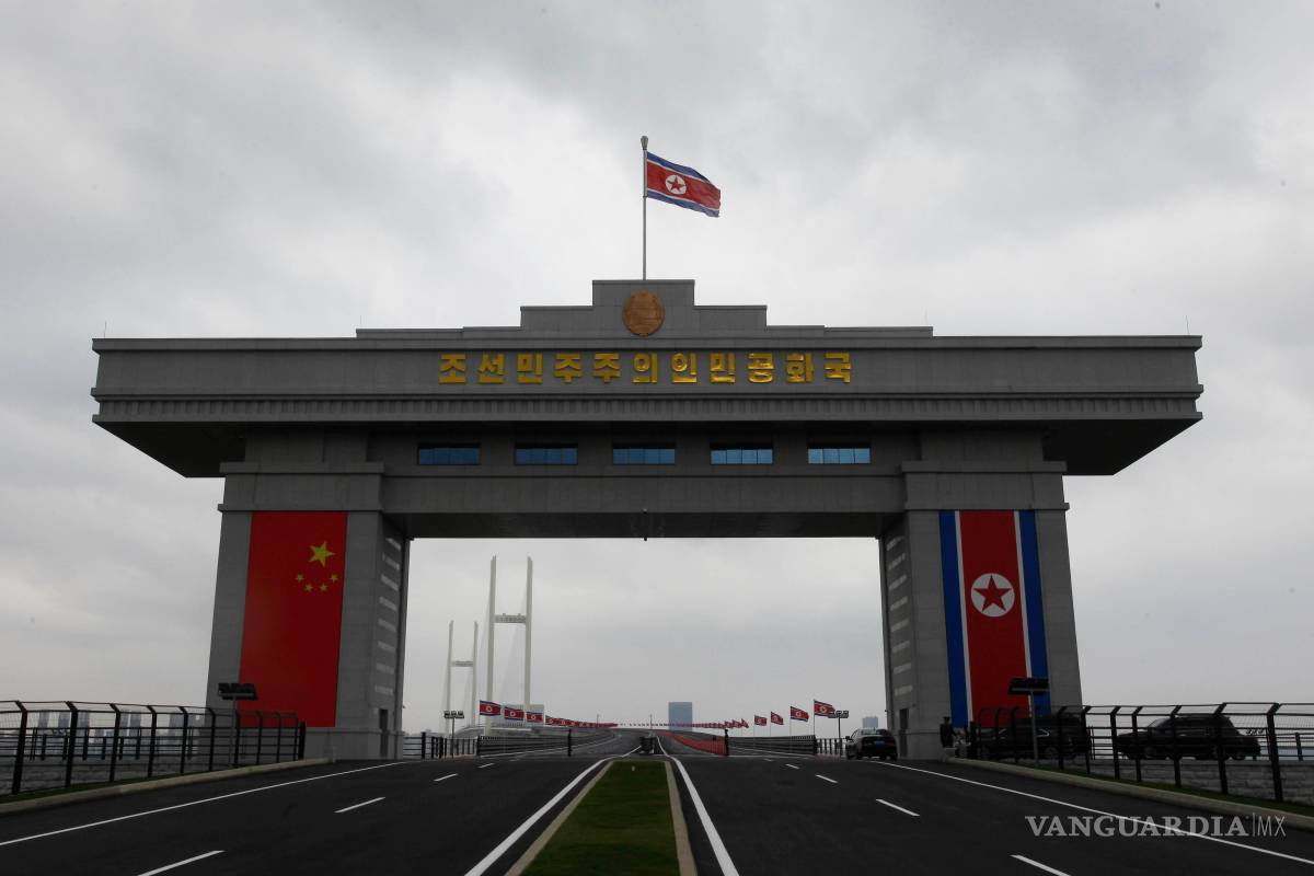 $!Un nuevo puente que conecta China y Corea del Norte aparece en la imagen, en la provincia de Pyongan del Norte, Corea del Norte, el jueves 15 de octubre de 2026.