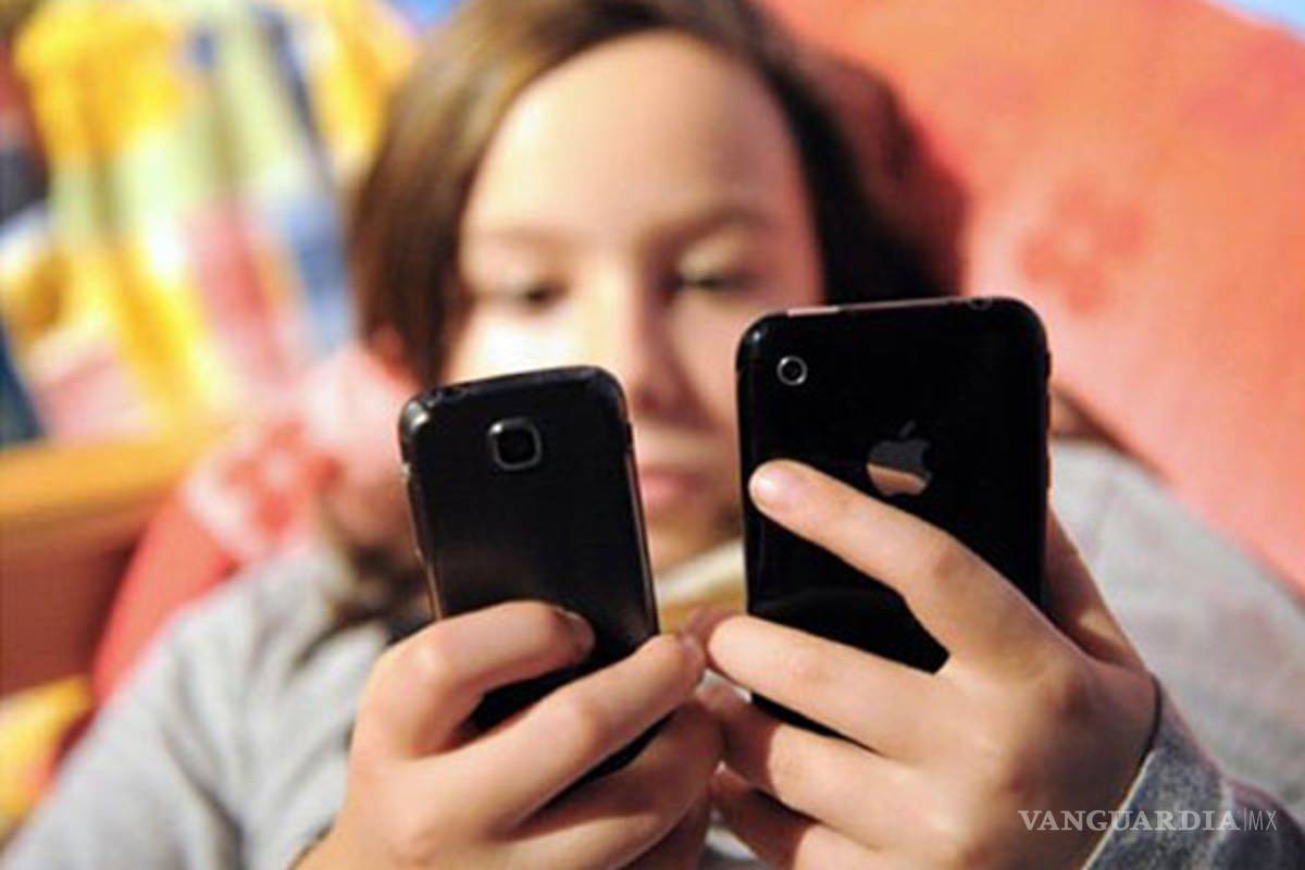 El 50% de los adolescentes dice que es “adicto” al celular ¿Qué deberían hacer los padres?