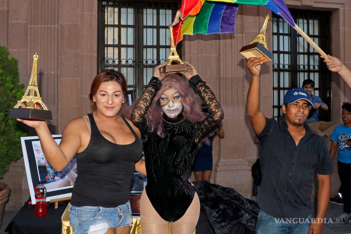 $!Apoyan en Saltillo a transgénero con carrera en tacones