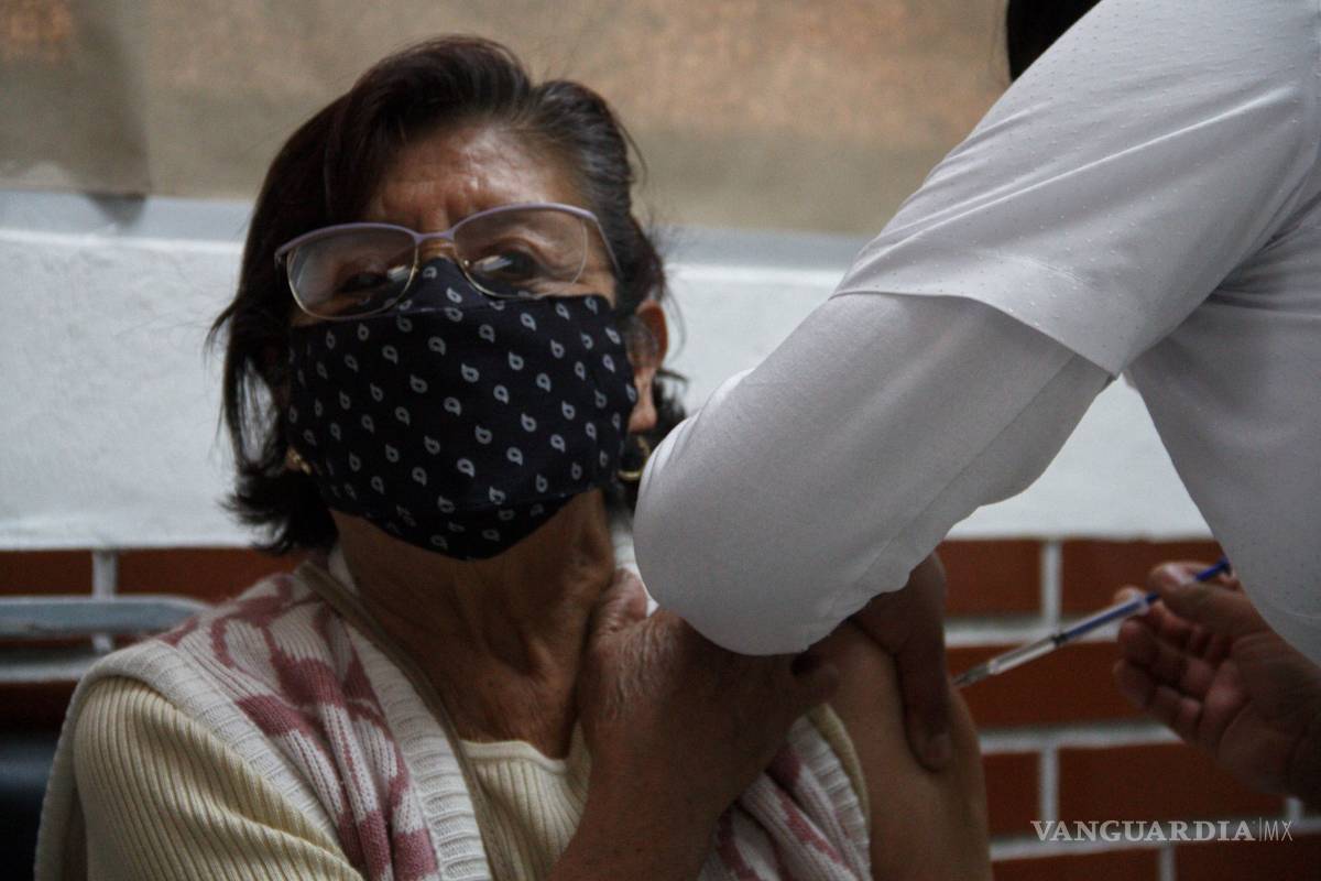 Aplazan plan de vacunación de adultos mayores en Nuevo León