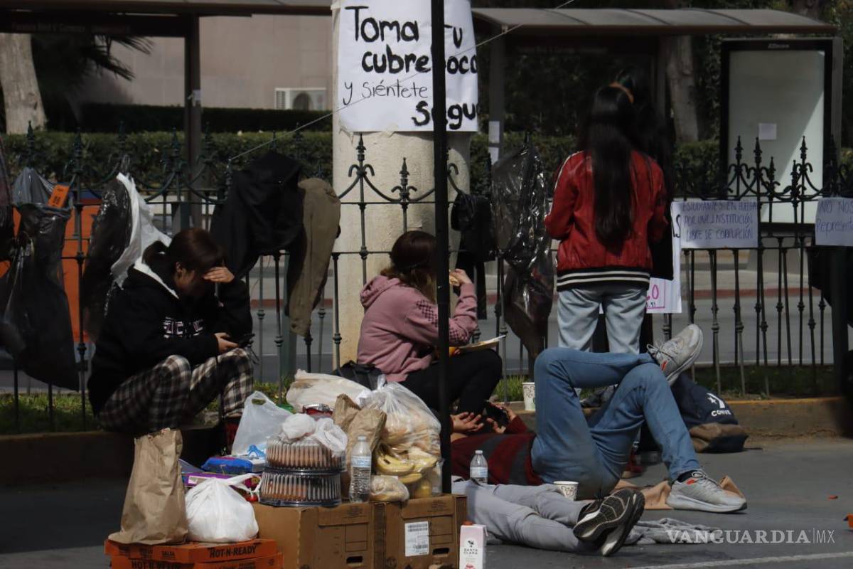 $!Los estudiantes expresaron su oposición a la candidatura única de Pimentel.