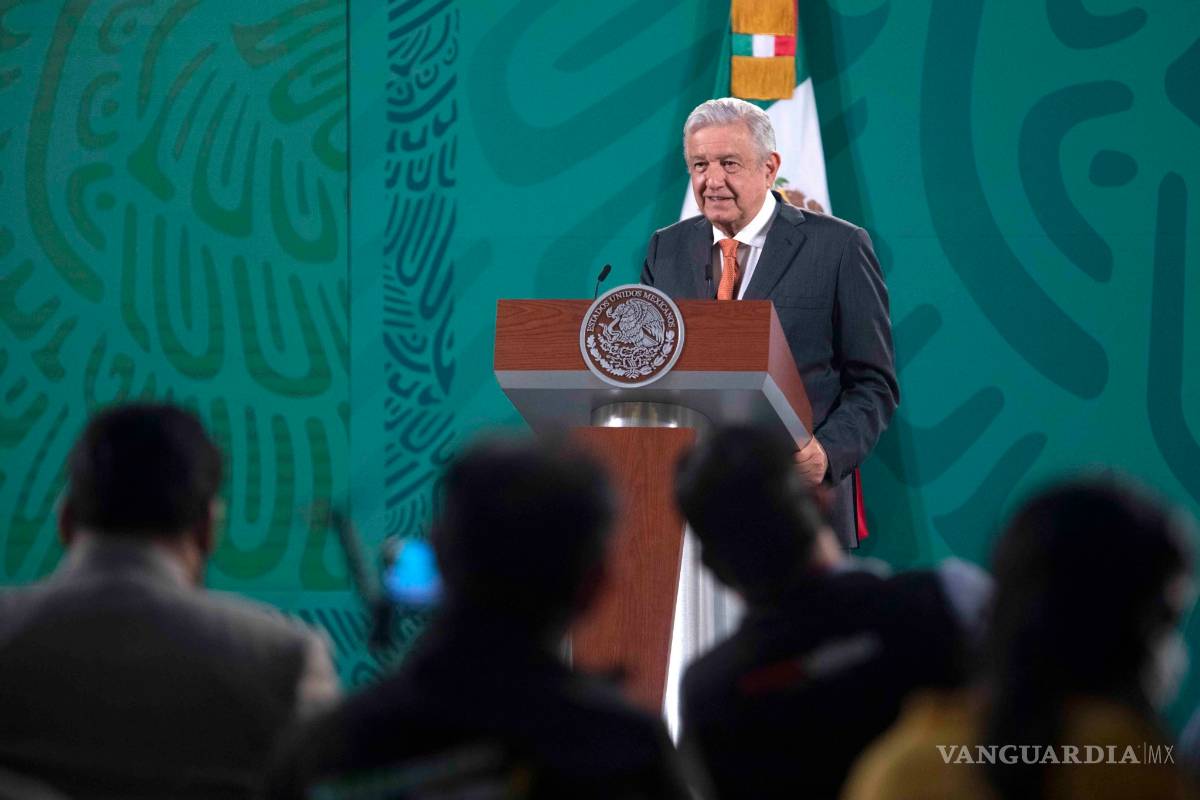 AMLO no opina sobre candidatura de hija de Salgado Macedonio