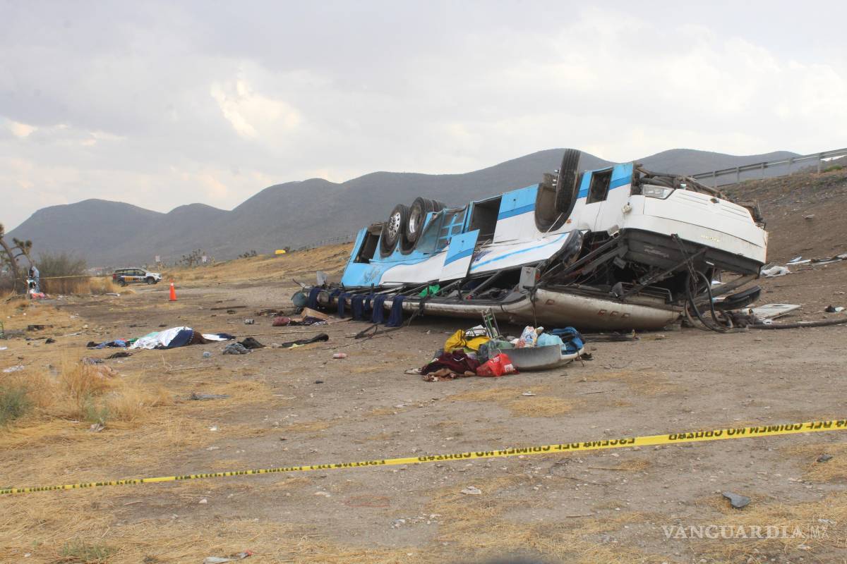 Camionazo mata a tres comerciantes de Monclova; hay 16 heridos