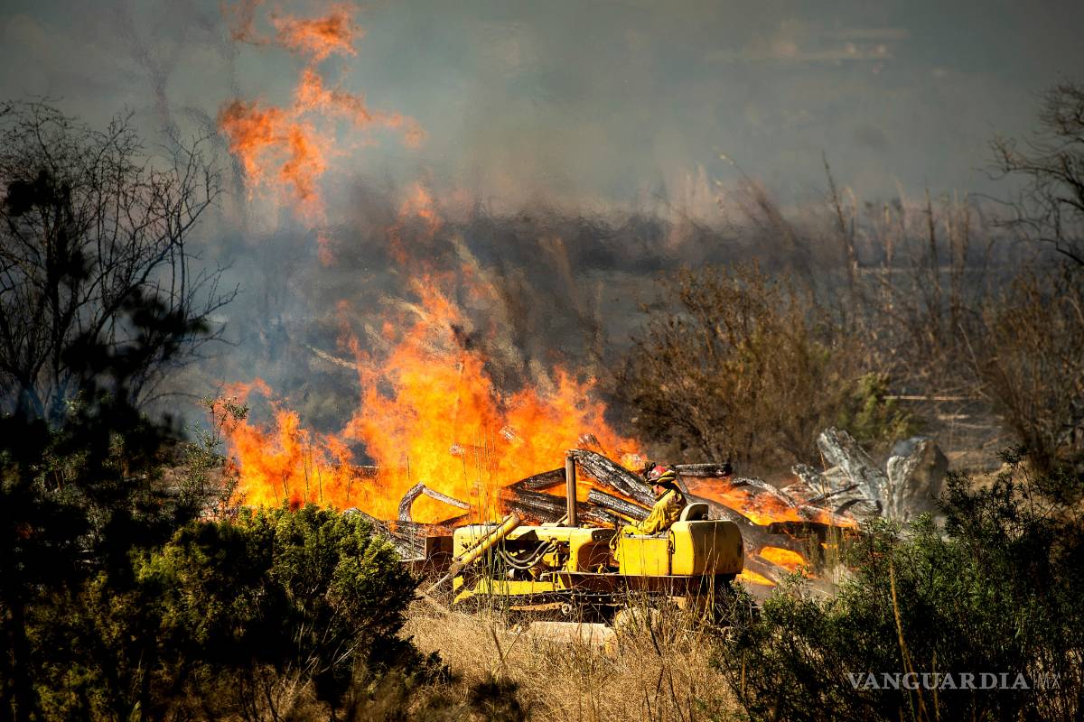 $!Incendios consumen a California