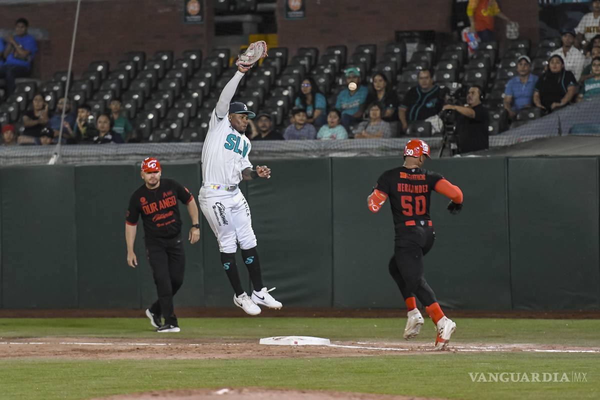 $!Caliente de Durango rompió el empate en la décima entrada para llevarse el triunfo y la serie en Saltillo.