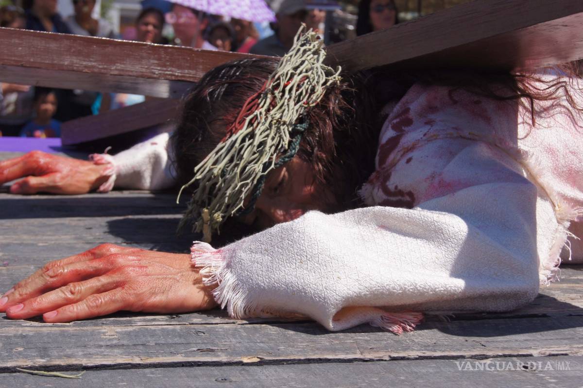 $!En Monclova viven la pasión y muerte de Jesús