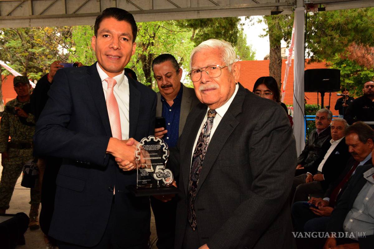 $!Integrantes de distintas generaciones regresaron al CBTIS 97 para recordar la transformación de una escuela que inició con apenas 300 estudiantes.