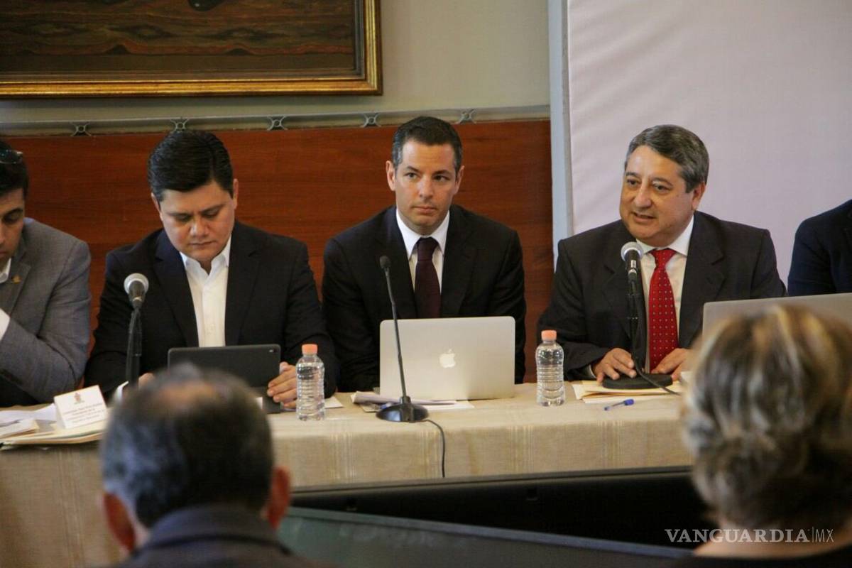 Acuerdan Murat y CNTE regularizar a 3 mil 700 trabajadores de la educación