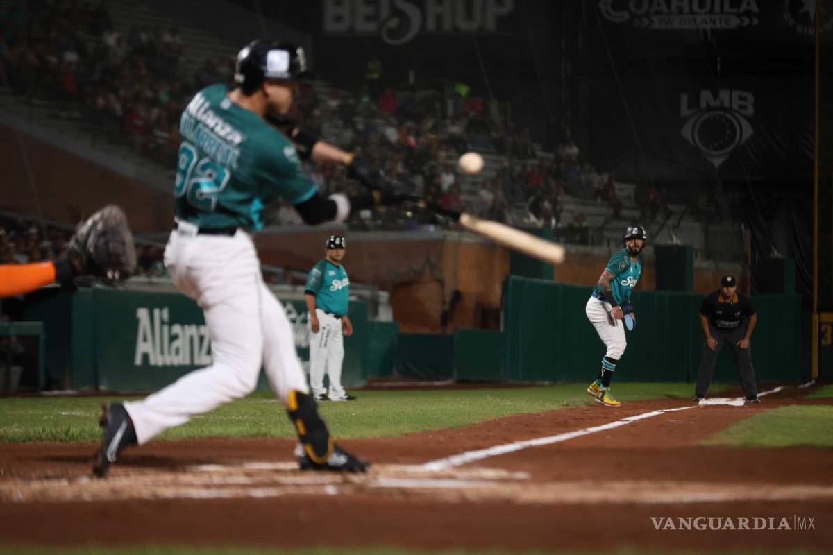 $!La ofensiva de los Saraperos explotó con un rally que cambió el rumbo del partido.