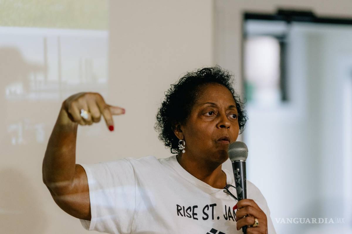 $!Sharon Lavigne habla durante una reunión comunitaria organizada por Rise St. James en Vacherie, Luisiana.