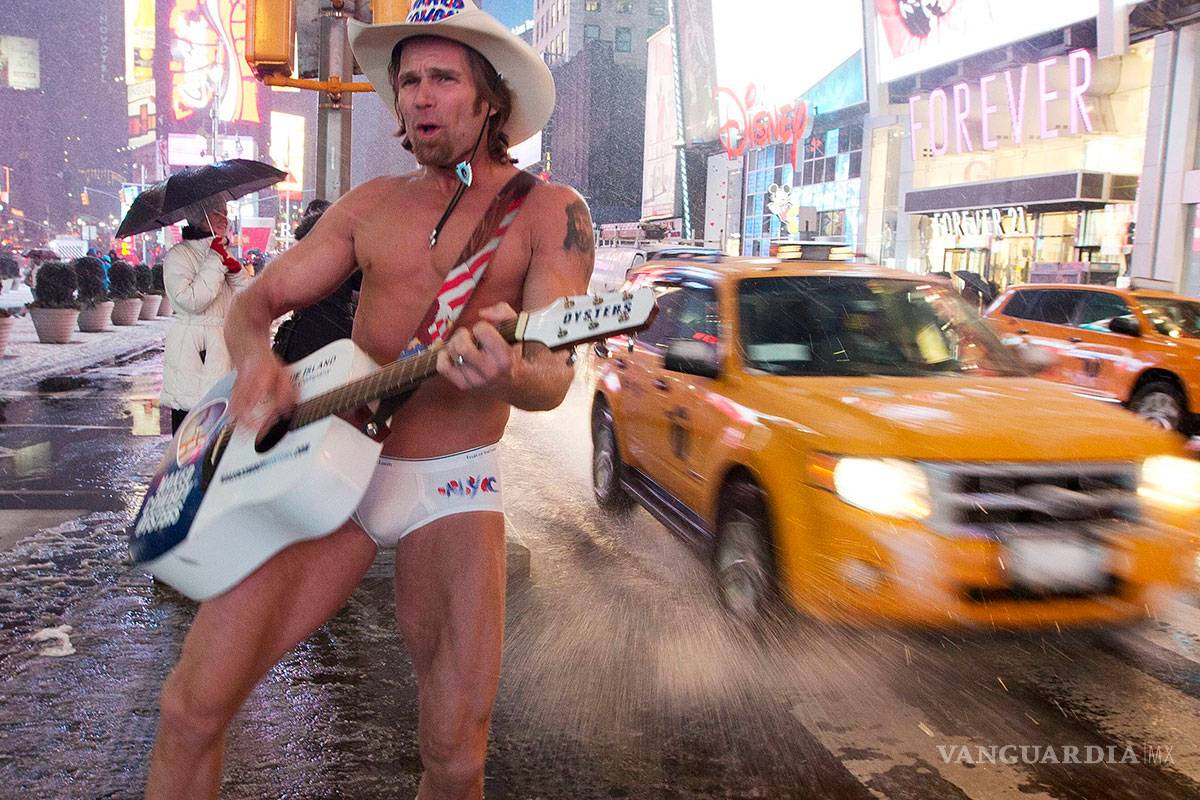 Nueva York le pone límites al vaquero desnudo de Times Square