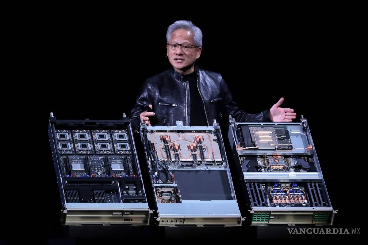 $!Jensen Huang, CEO de Nvidia, durante la presentación de los nuevos chips que llevarían funciones avanzadas de IA a computadoras portátiles y de escritorio.
