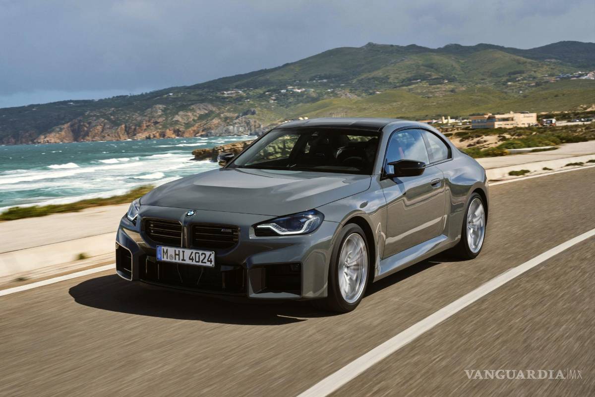 $!En la imagen el M2 2025 de BMW. El M2 es la mejora de rendimiento del cupé Serie 2 normal y genera 473 caballos de fuerza con su motor de seis cilindros.