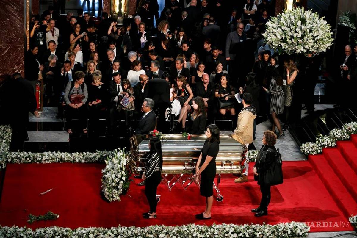 $!FOTOGALERÍA: Palacio de Bellas Artes rinde tributo al príncipe de la canción José José