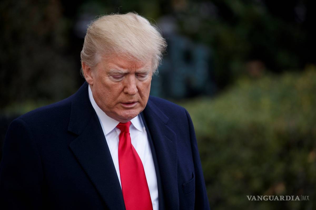 Acusa Trump de cobarde al agente que no detuvo al autor de la masacre en Florida