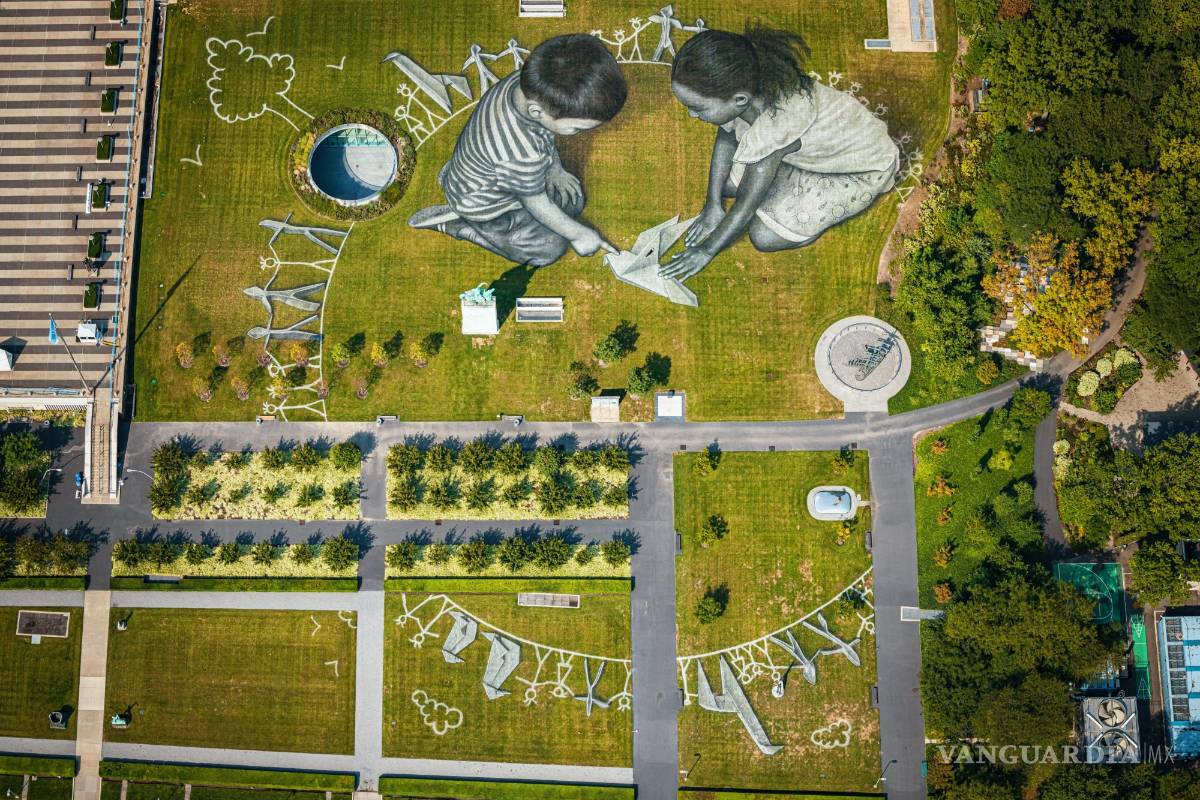‘Mundo en progreso II’, gigantesca pintura del artista franco-suizo Saype, en fotografías