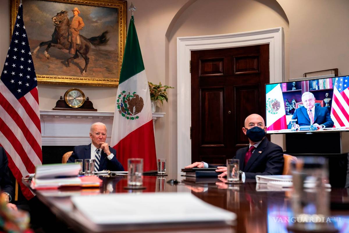 Estados Unidos tratará a México 'como un igual', dice Biden a AMLO en reunión virtual