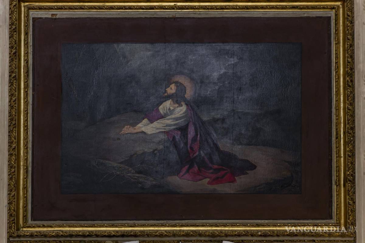 $!Saltillo, Coah. Mex. 14 de abril del 2022 Pinturas de la Pasión de Cristo en el templo de San Juan Nepomuceno