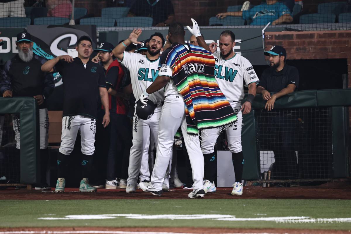 $!Chris Carter empató el juego con cuadrangular en la segunda entrada.