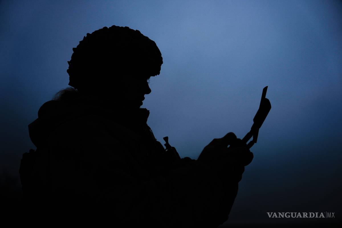 $!Una operadora de drones ucraniana llamada Imla, de la unidad Kraken 1654, vuela un dron Vampire en Járkiv Oblast, Ucrania.