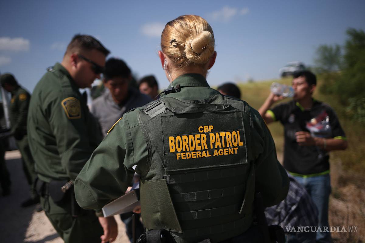Agentes migratorios comparten en grupo de Facebook burlas, insultos y otras atrocidades contra migrantes