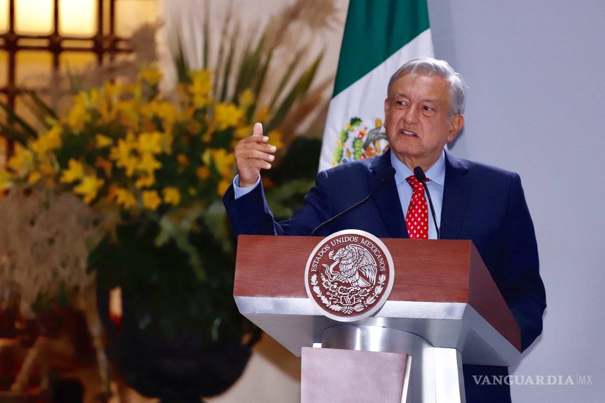 Abogados critican a AMLO por su advertencia sobre amparos contra Santa Lucía